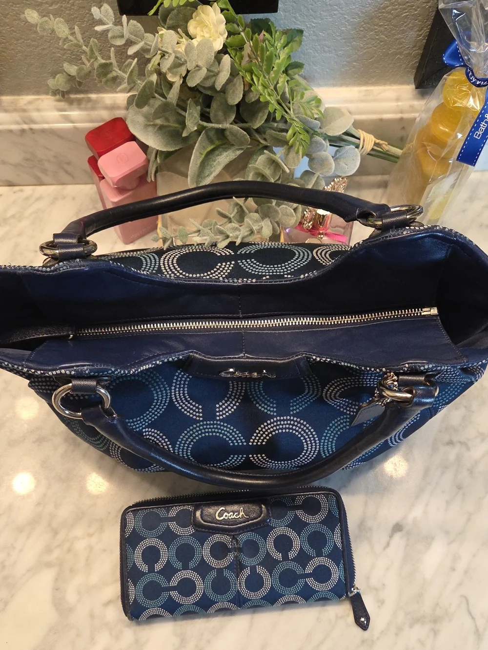 EUC 2013 Coach Op Art Dot Signature C's Tote with Matching Wallet